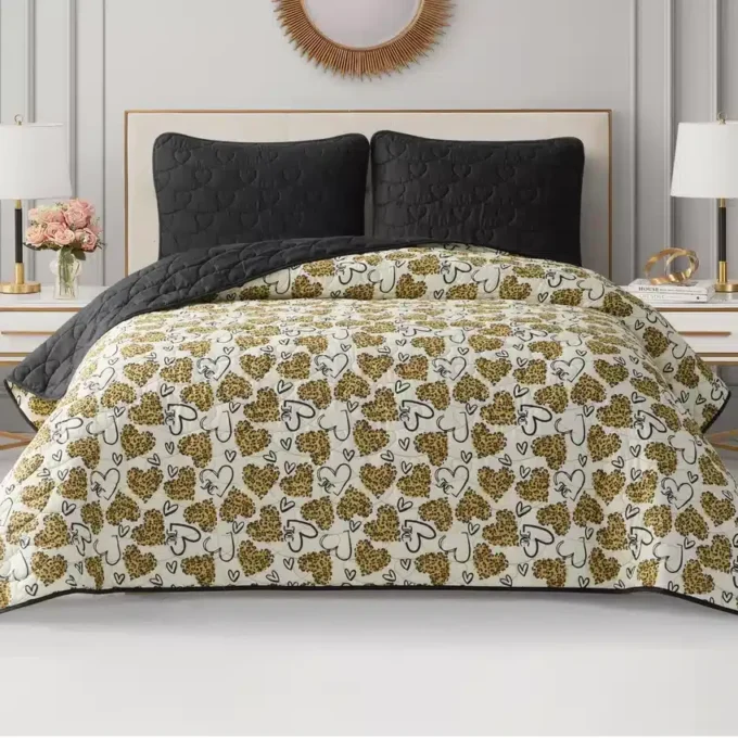 Cheetah Doodle Hearts Quilt Set Cheetah Doodle Hearts Quilt Set