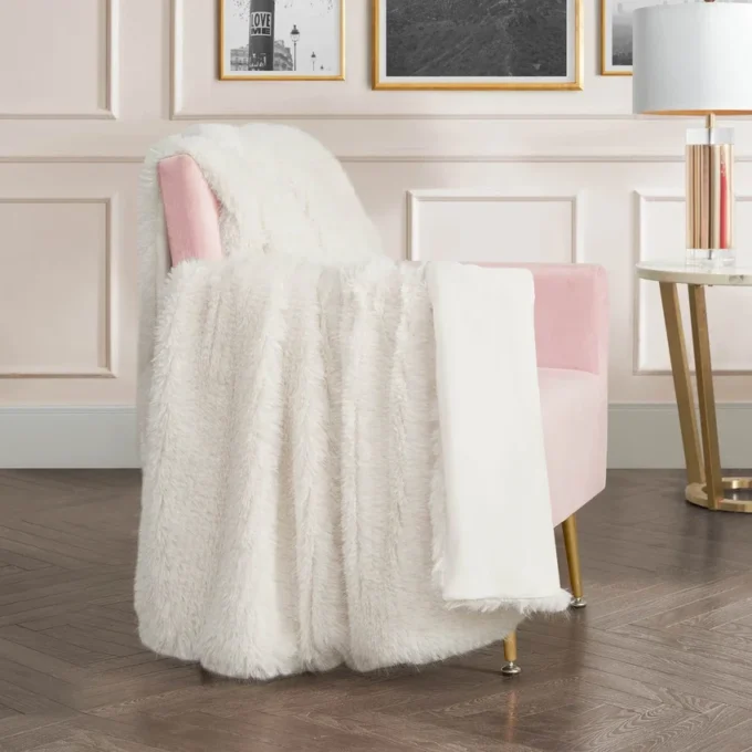 Eyelash Faux Fur Blankets Eyelash Faux Fur Blankets